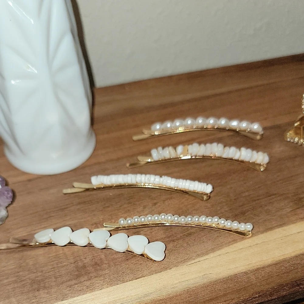 Elegant Gold and White Hair Accessory Set